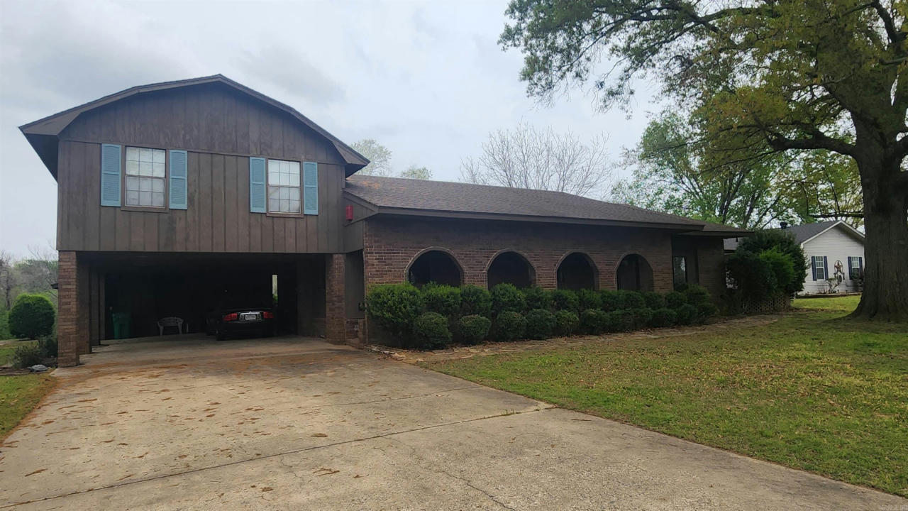 3111 HOLIDAY DR, PINE BLUFF, AR 71602, photo 1 of 28